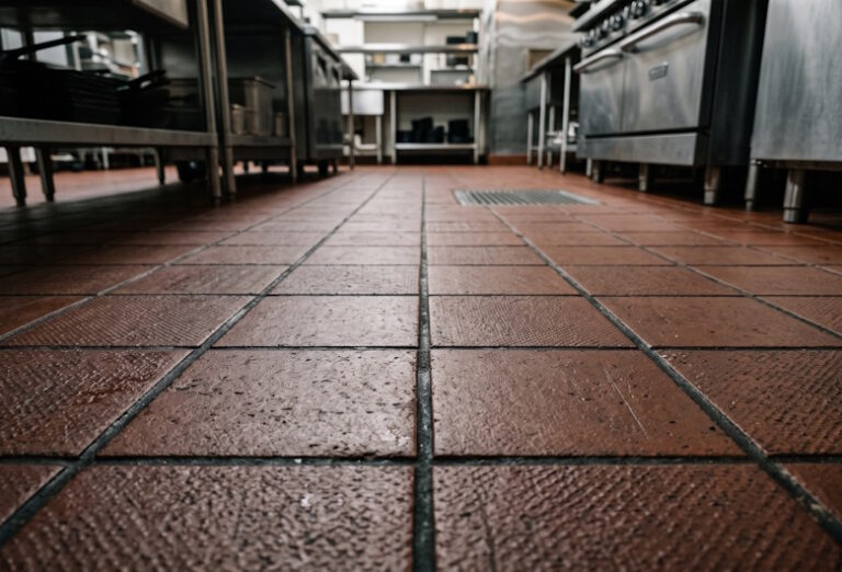 Biar-Dapur-Nggak-Licin-Ini-Rekomendasi-Lantai-Dapur-Restoran-Anti-Slip-Paling-Aman-Arsika-Daily