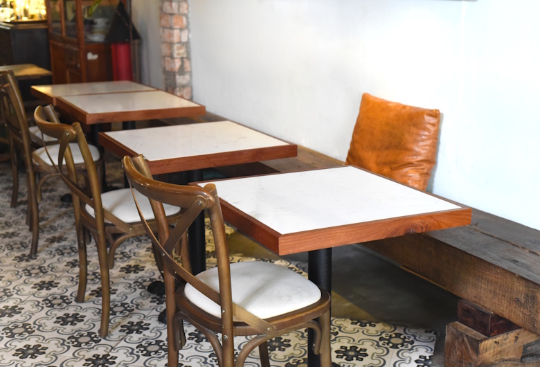 Cafe Kurang Tempat Duduk? Begini Cara Menambah Kapasitas Tanpa Membuat Ruang Terasa Sempit